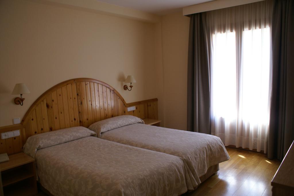 Hotel Estanys Blaus Tavascan Ruang foto