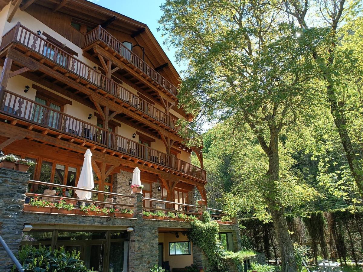 Hotel Estanys Blaus Tavascan Bagian luar foto
