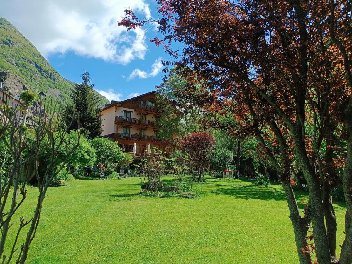 Hotel Estanys Blaus Tavascan Bagian luar foto