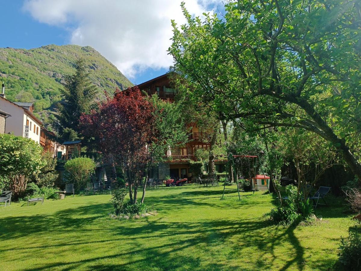 Hotel Estanys Blaus Tavascan Bagian luar foto