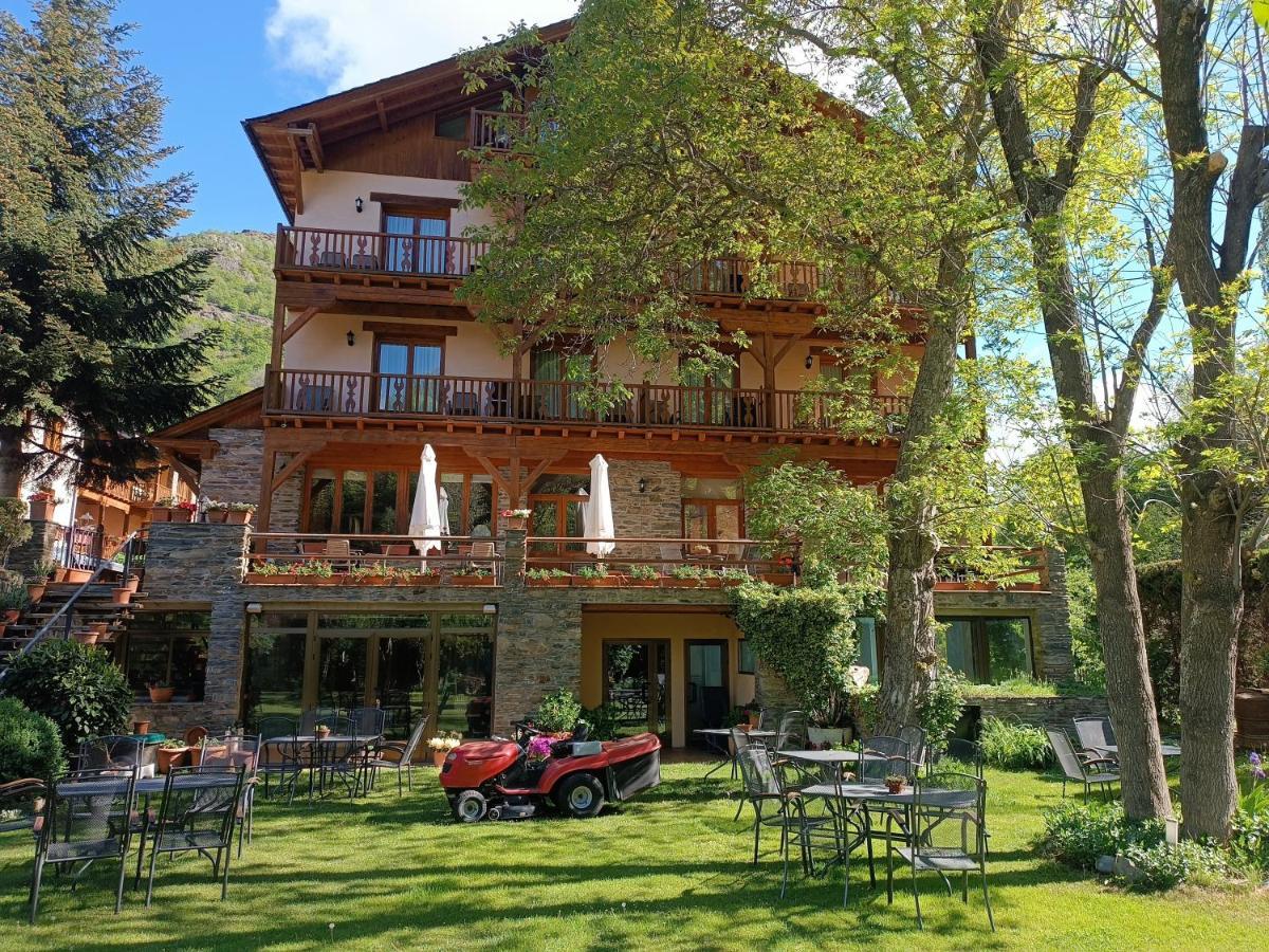 Hotel Estanys Blaus Tavascan Bagian luar foto