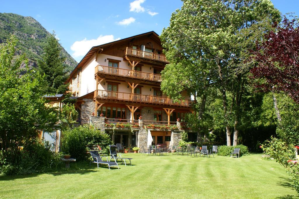 Hotel Estanys Blaus Tavascan Bagian luar foto
