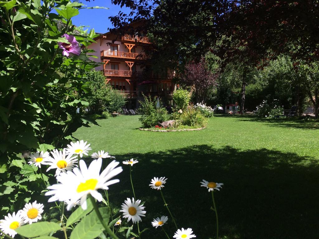 Hotel Estanys Blaus Tavascan Bagian luar foto