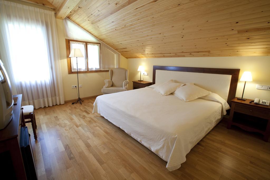 Hotel Estanys Blaus Tavascan Bagian luar foto