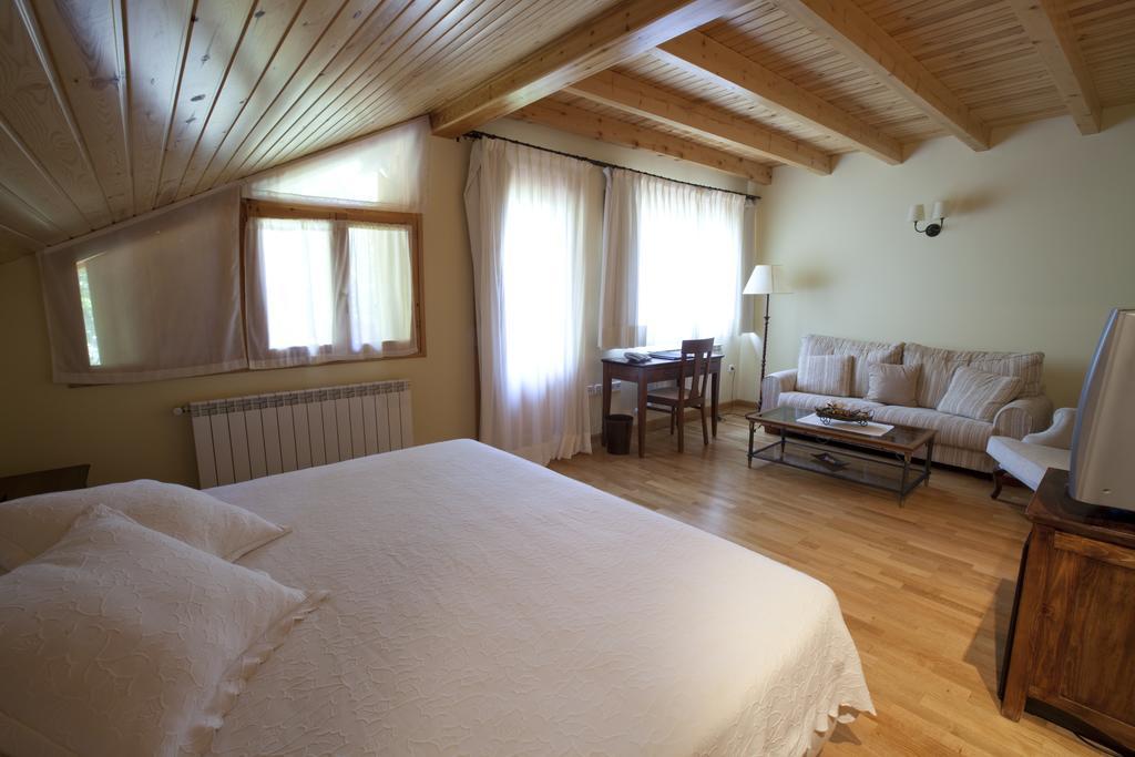 Hotel Estanys Blaus Tavascan Bagian luar foto