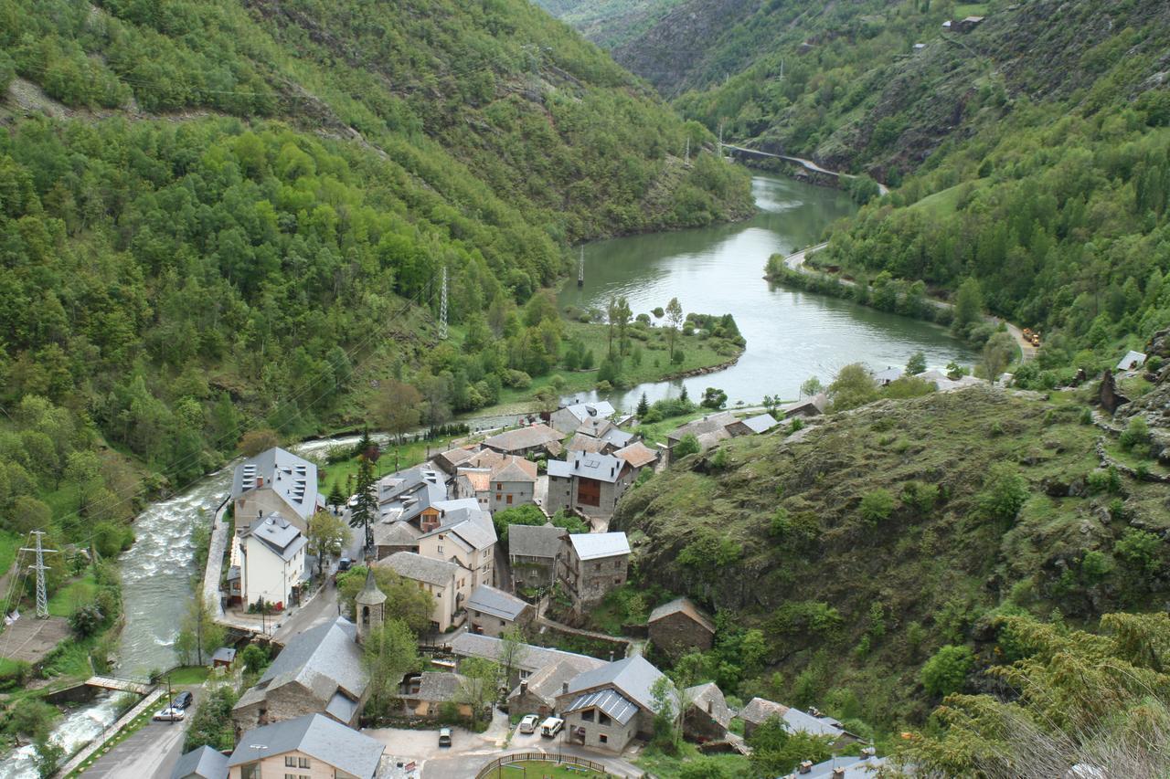 Hotel Estanys Blaus Tavascan Bagian luar foto