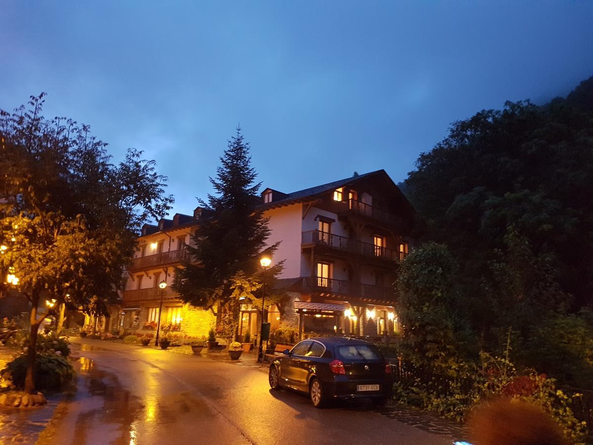 Hotel Estanys Blaus Tavascan Bagian luar foto